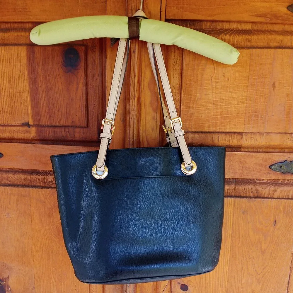 Michael Kors black shoulder bag ****